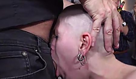 Девушки устраивают секс