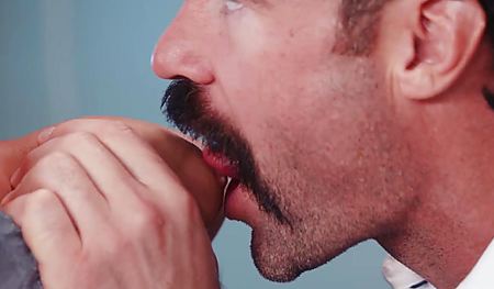 Препод сладко лижет сиськи и пизду