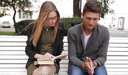 Ушлый студент запикапил наивную аспирантку и оттрахал у себя дома