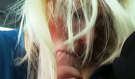 Заманчивая блондинка соблазнила таксиста