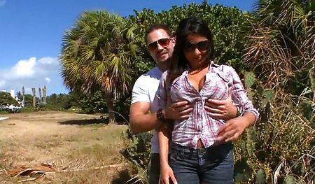 Пышногрудая шлюха отдалась молодому перцу бесплатно