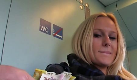 Блондинка согласилась на секс за деньги